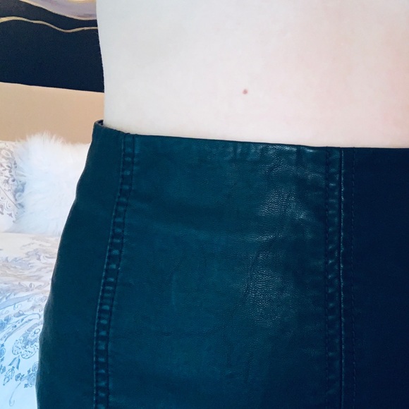FREE PEOPLE BLACK LEATHER SKIRT - Picture 4 of 4